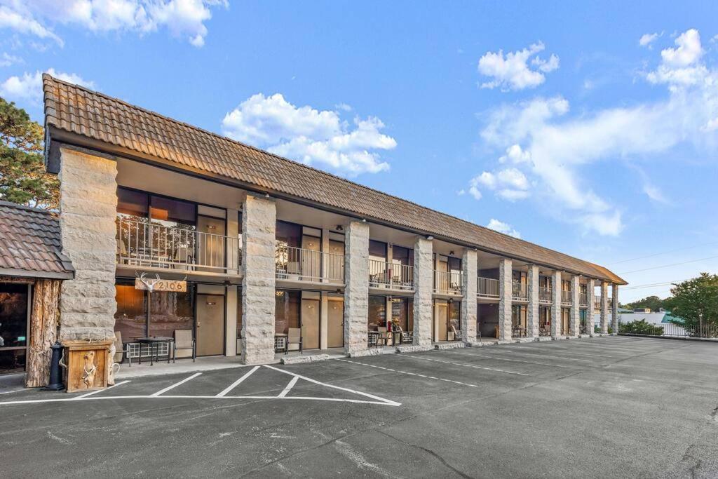 Stonegate Lodge King Bed Wifi 50In Roku Tv Salt Water Pool Room #102 Eureka Springs Exteriér fotografie