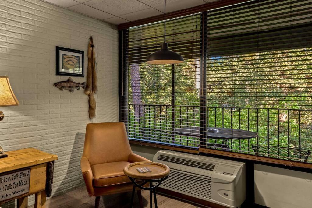 Stonegate Lodge King Bed Wifi 50In Roku Tv Salt Water Pool Room #102 Eureka Springs Exteriér fotografie