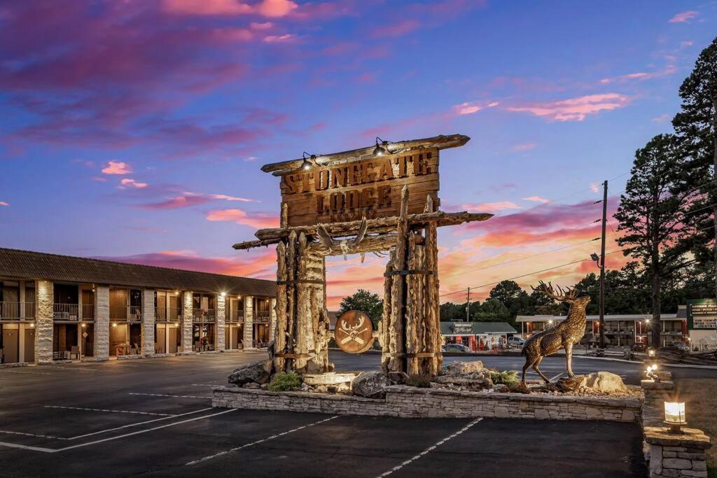 Stonegate Lodge King Bed Wifi 50In Roku Tv Salt Water Pool Room #102 Eureka Springs Exteriér fotografie